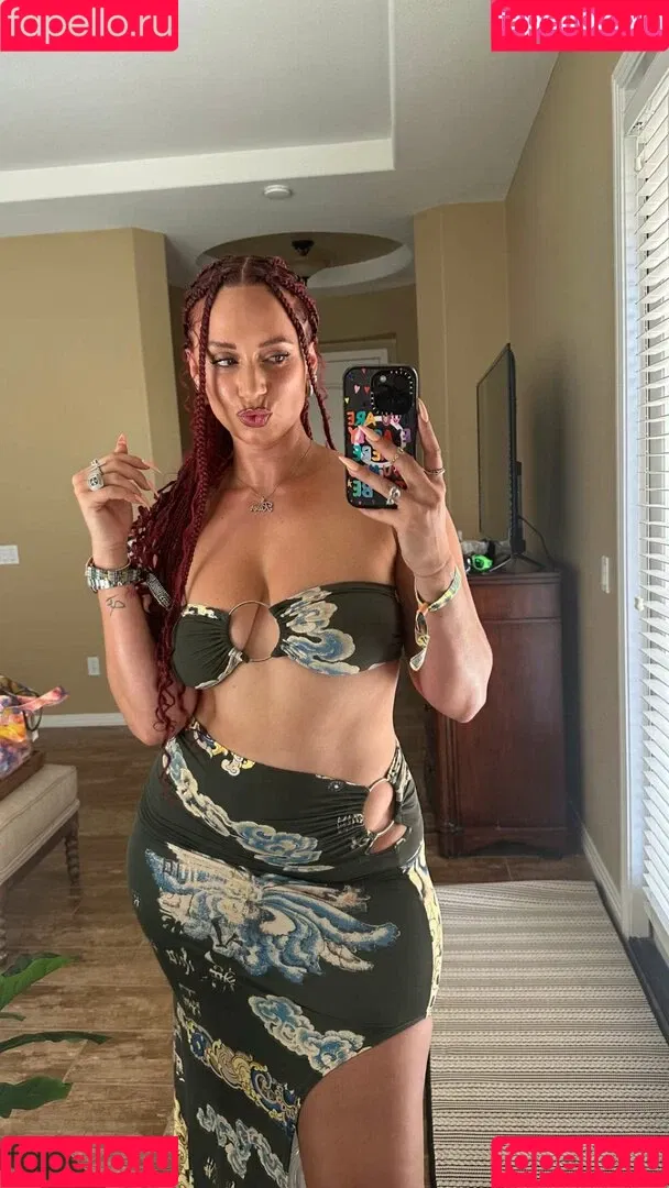 Yesjulz Onlyfans Photo Gallery 
