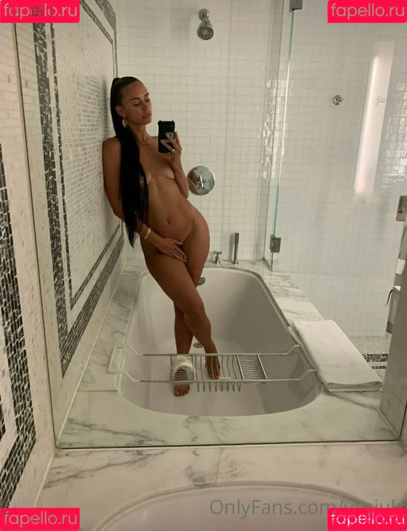 Yesjulz Onlyfans Photo Gallery 