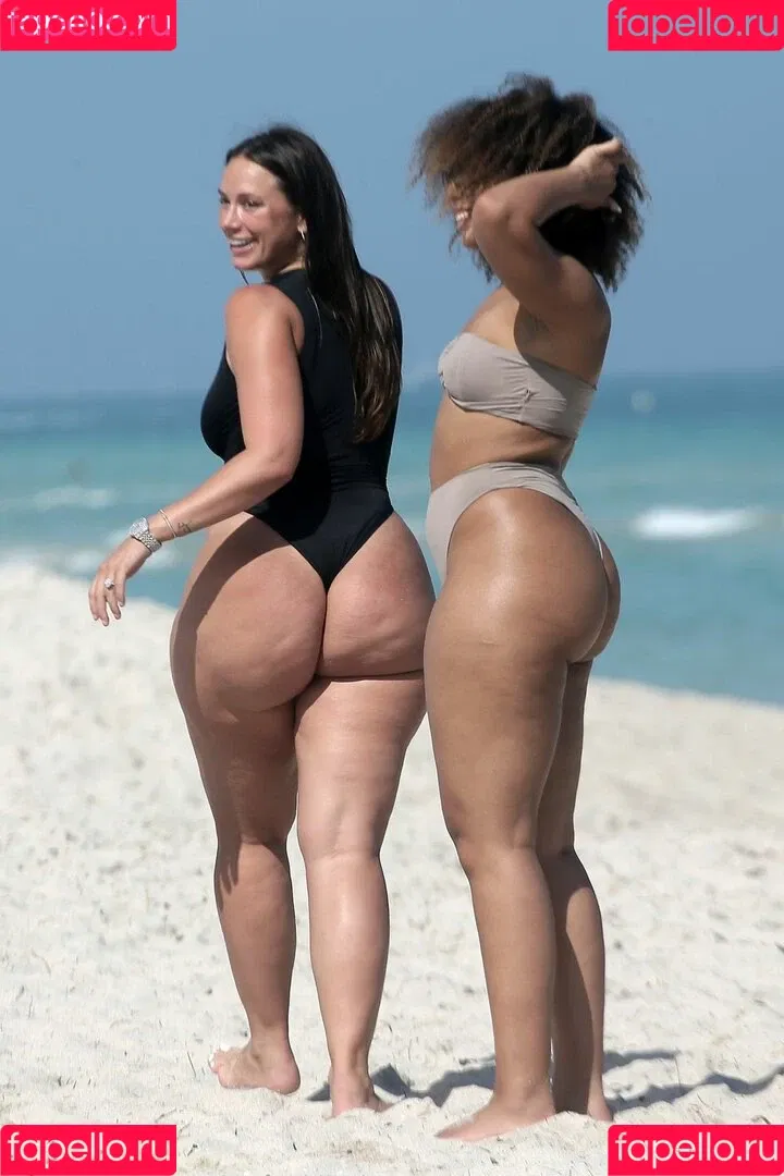 Yesjulz Onlyfans Photo Gallery 
