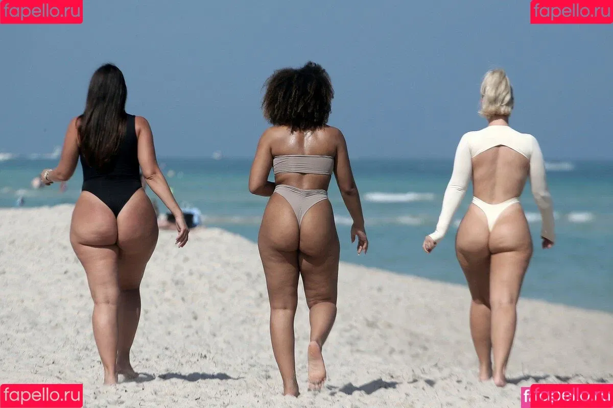 Yesjulz Onlyfans Photo Gallery 