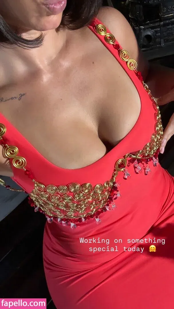 Yesjulz Onlyfans Photo Gallery 
