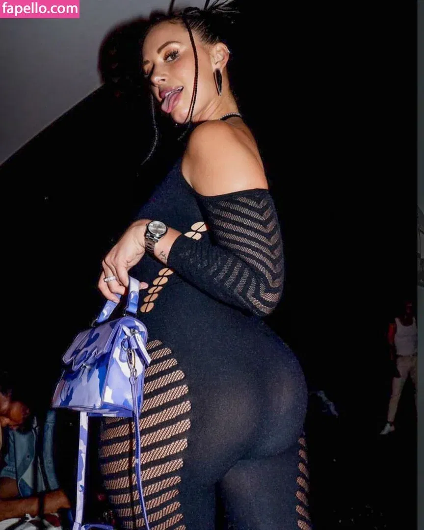 Yesjulz Onlyfans Photo Gallery 