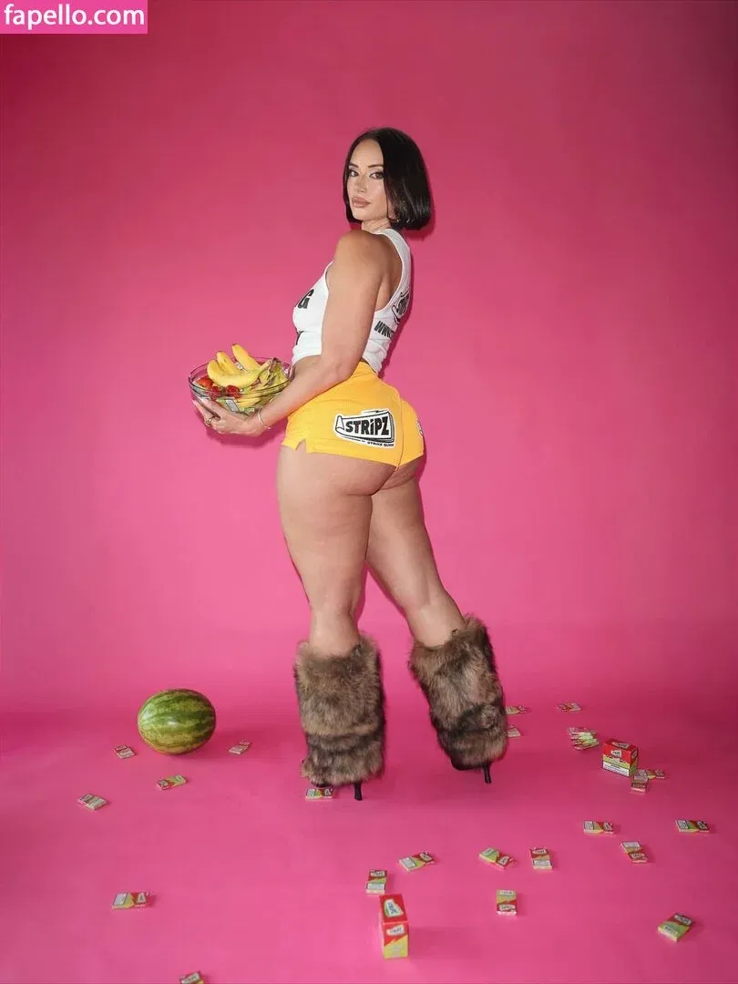 Yesjulz Onlyfans Photo Gallery 