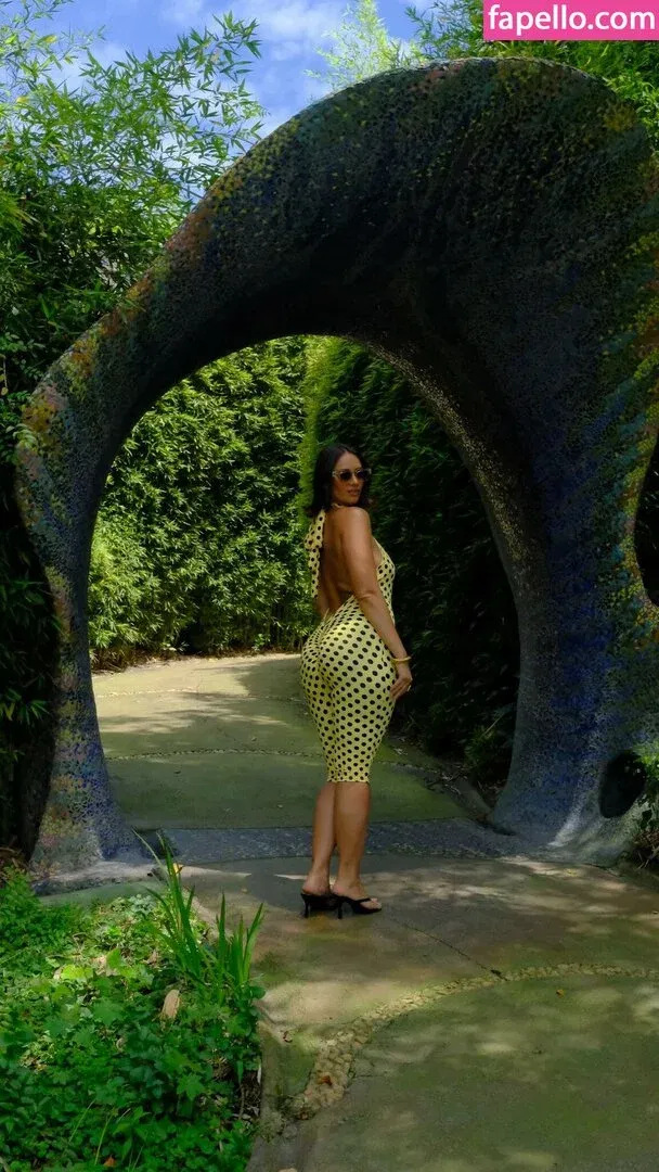 Yesjulz Onlyfans Photo Gallery 