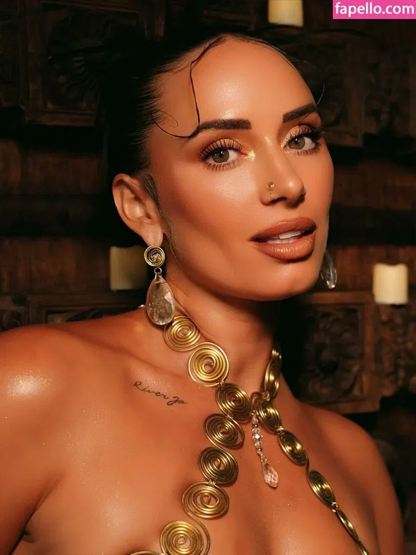 Yesjulz Onlyfans Photo Gallery 