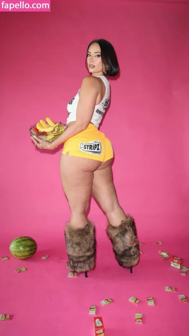 Yesjulz Onlyfans Photo Gallery 