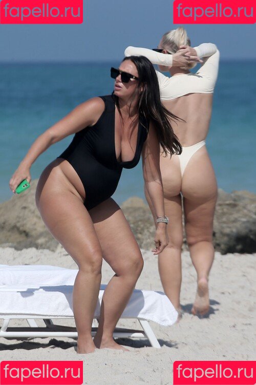 Yesjulz Onlyfans Photo Gallery 