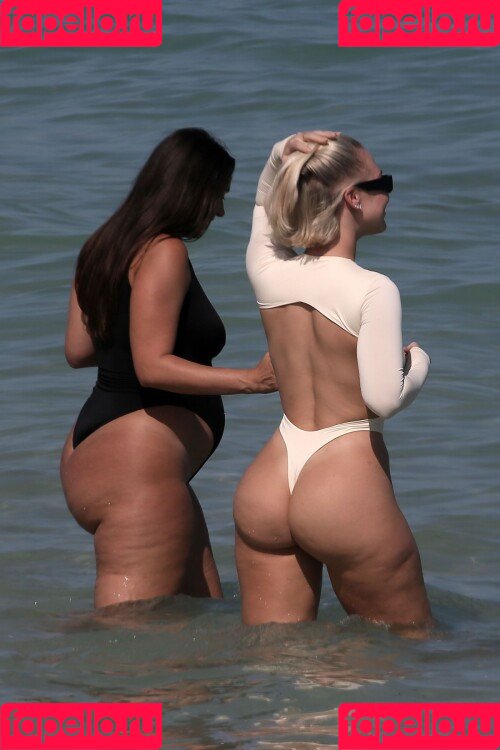 Yesjulz Onlyfans Photo Gallery 