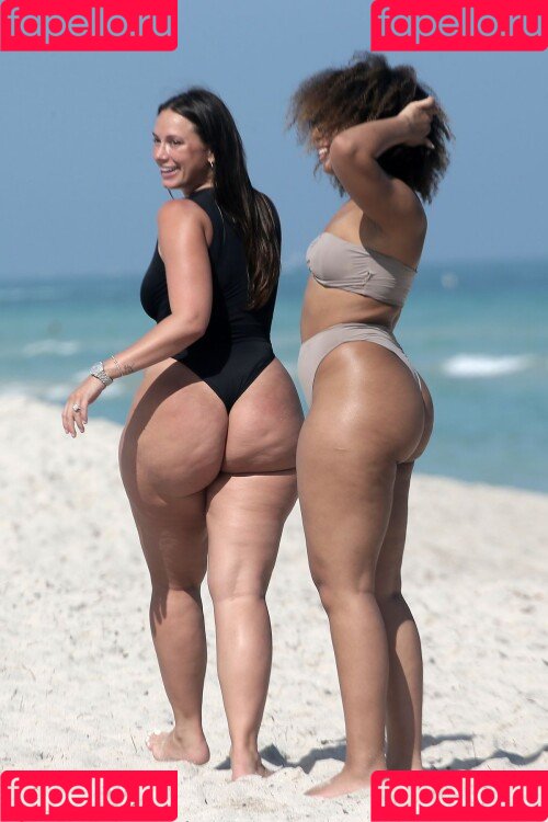 Yesjulz Onlyfans Photo Gallery 