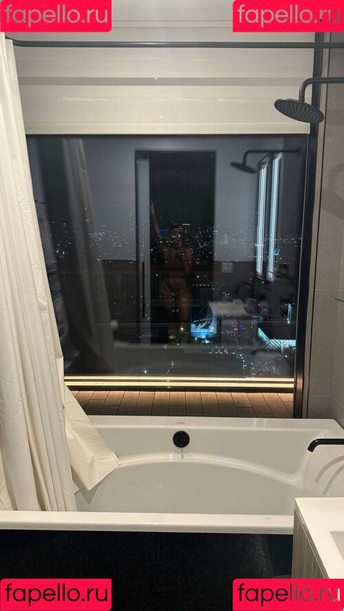 Yesjulz Onlyfans Photo Gallery 