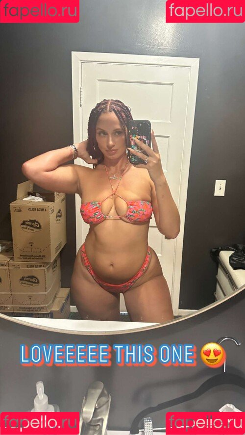 Yesjulz Onlyfans Photo Gallery 