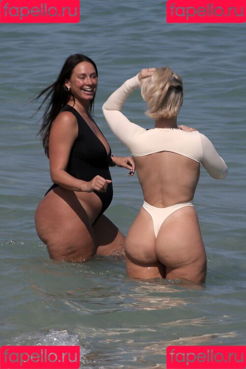 Yesjulz Onlyfans Photo Gallery 