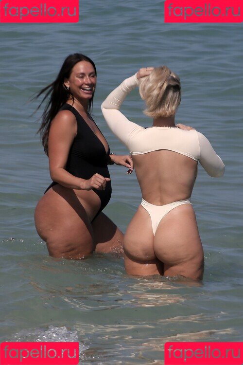 Yesjulz Onlyfans Photo Gallery 