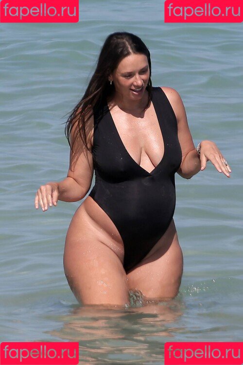 Yesjulz Onlyfans Photo Gallery 