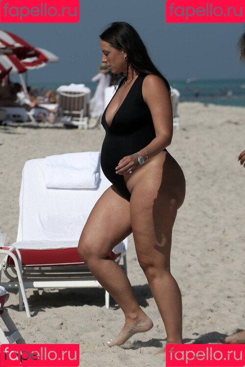 Yesjulz Onlyfans Photo Gallery 