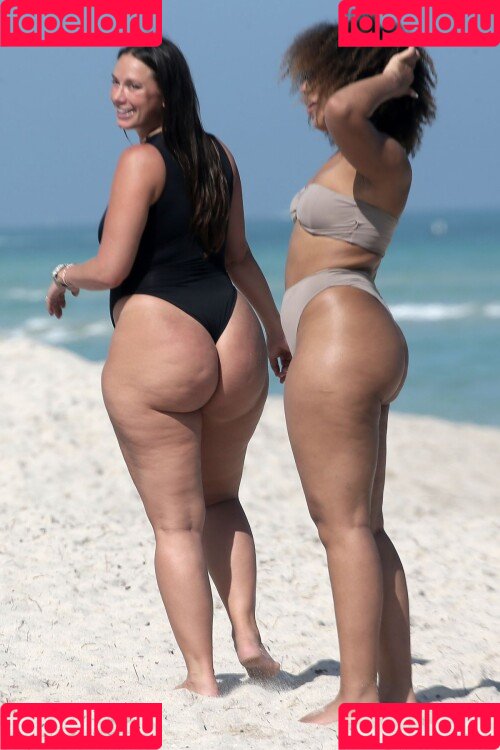 Yesjulz Onlyfans Photo Gallery 