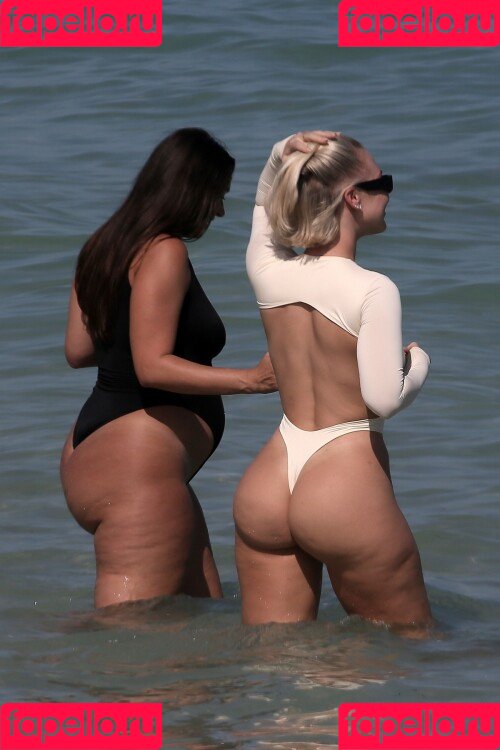 Yesjulz Onlyfans Photo Gallery 