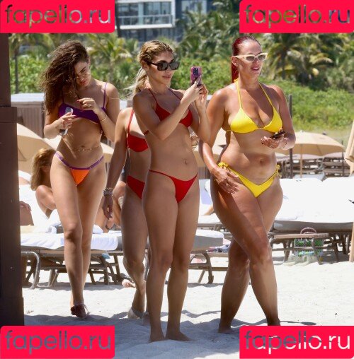 Yesjulz Onlyfans Photo Gallery 