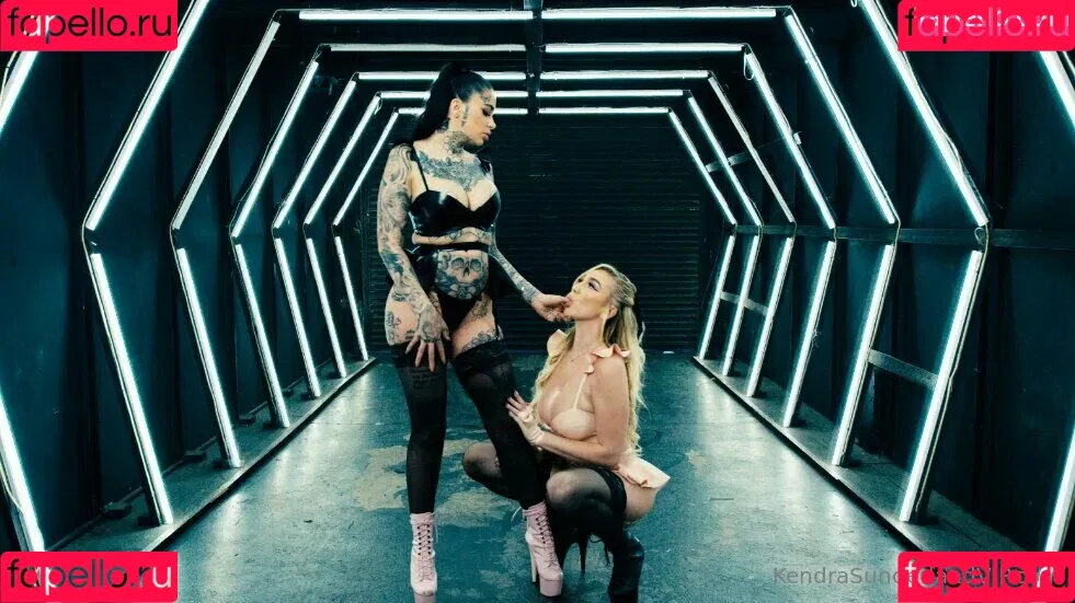 KendraSunderland Onlyfans Photo Gallery 