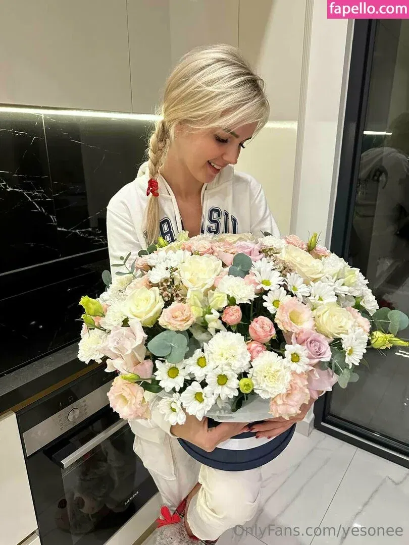 yesonee Onlyfans Photo Gallery 