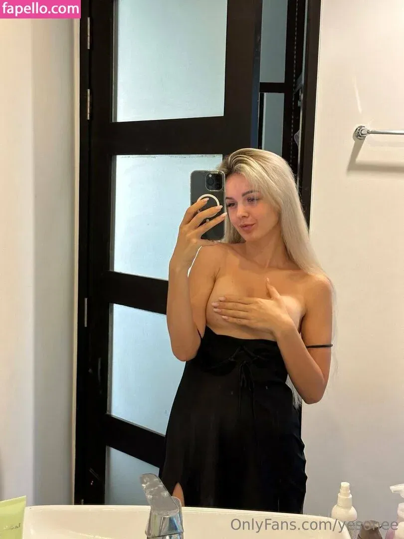 yesonee Onlyfans Photo Gallery 