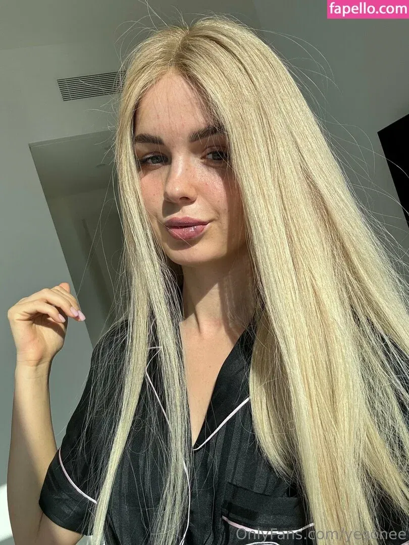 yesonee Onlyfans Photo Gallery 