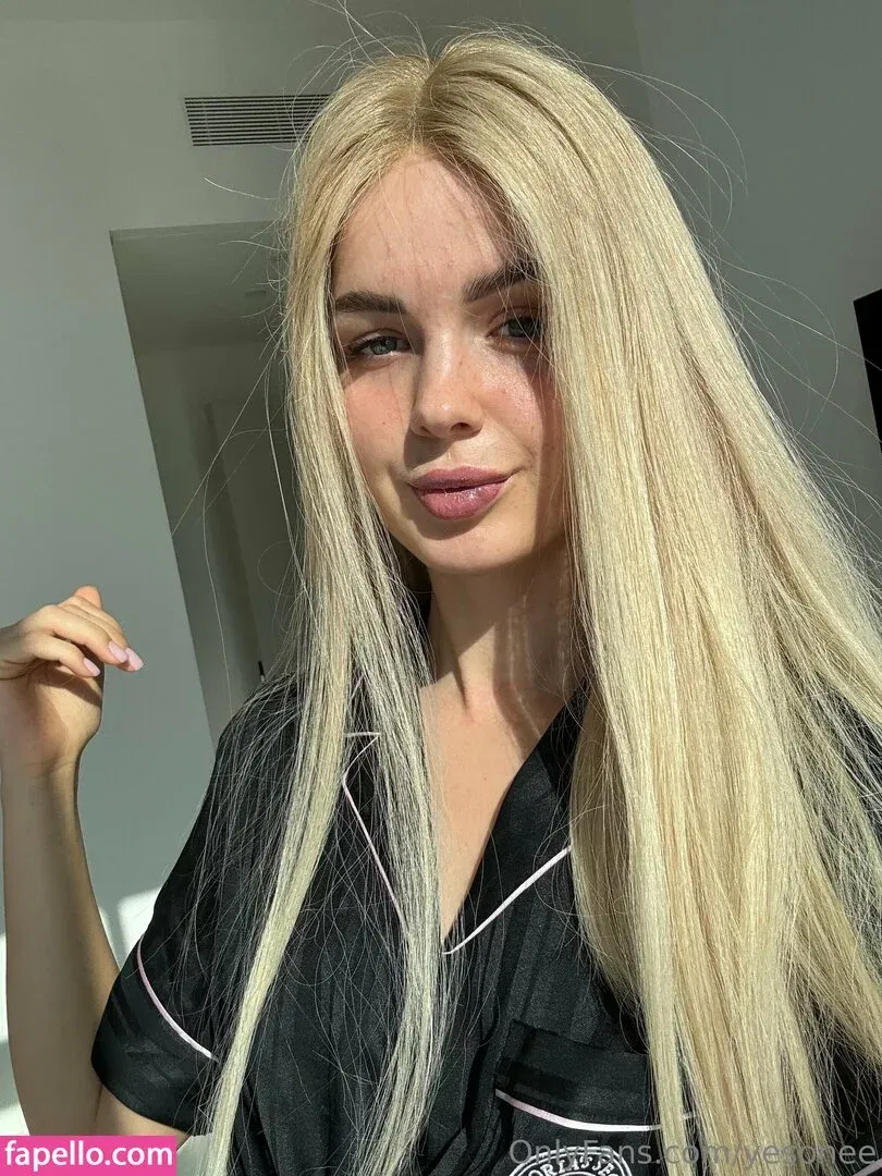 yesonee Onlyfans Photo Gallery 