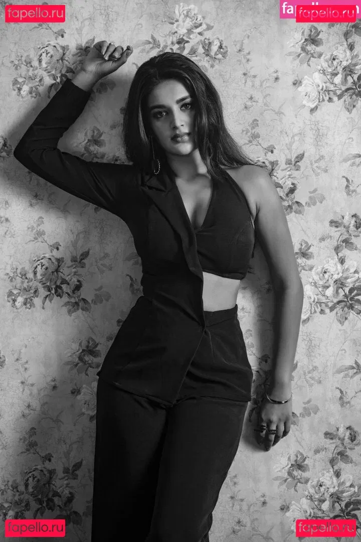 Nidhhi Agerwal Onlyfans Photo Gallery 