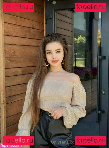 elisenextdoor Onlyfans Photo Gallery 