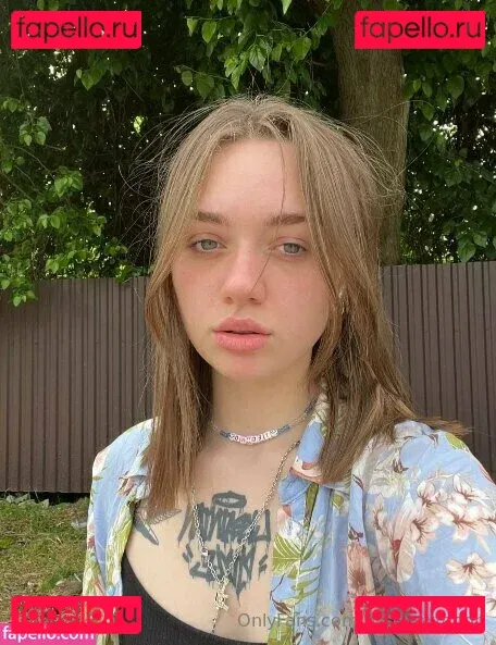 elisenextdoor Onlyfans Photo Gallery 