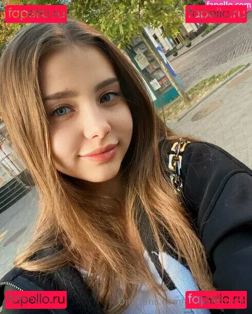 elisenextdoor Onlyfans Photo Gallery 