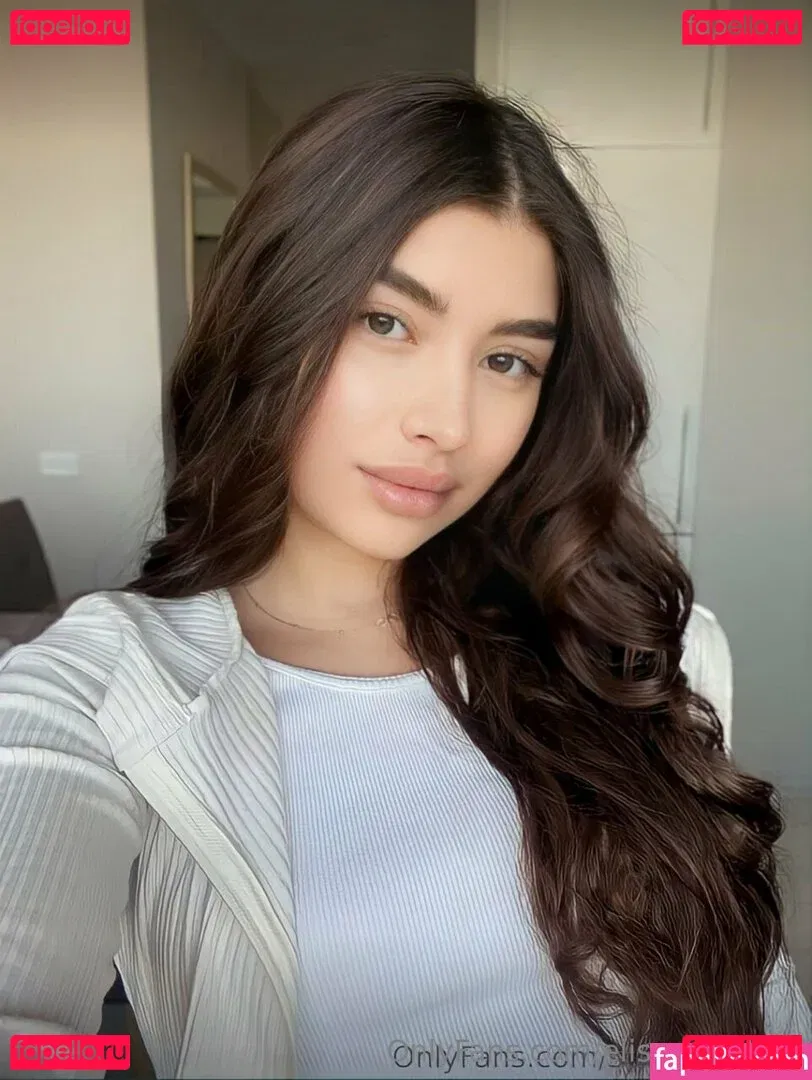 elisenextdoor Onlyfans Photo Gallery 