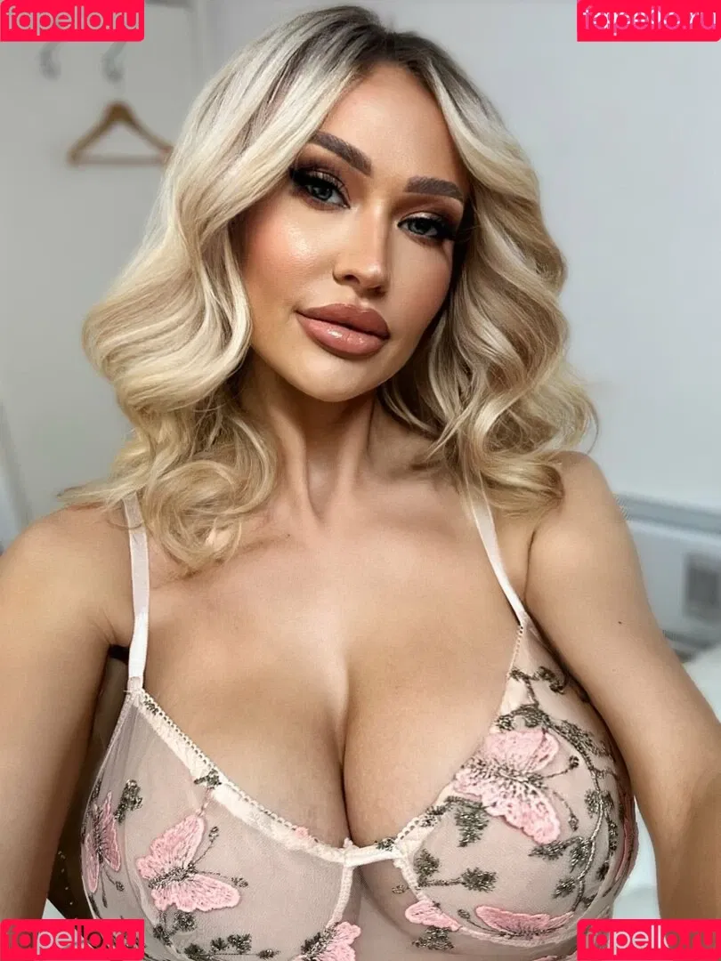 sophiereadeofficial Onlyfans Photo Gallery 