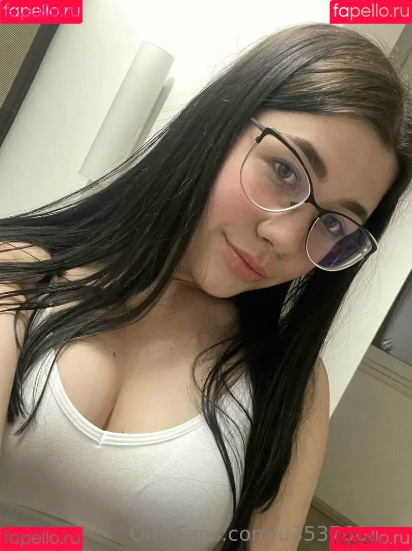 littlewaiifu Onlyfans Photo Gallery 