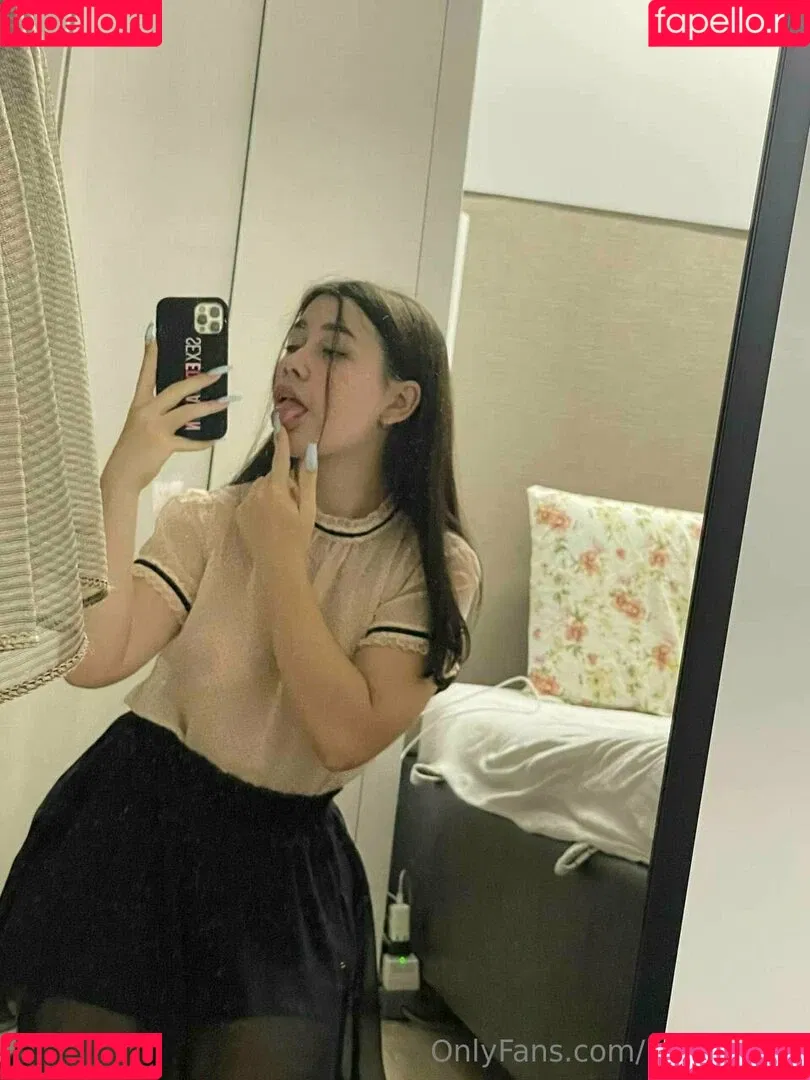 littlewaiifu Onlyfans Photo Gallery 