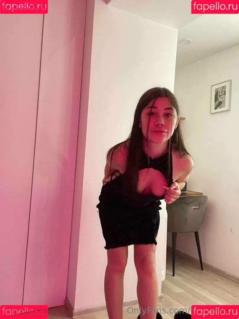 littlewaiifu Onlyfans Photo Gallery 