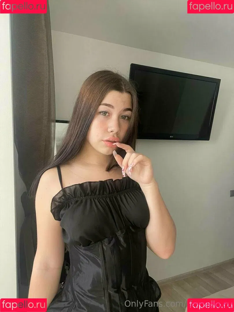 littlewaiifu Onlyfans Photo Gallery 