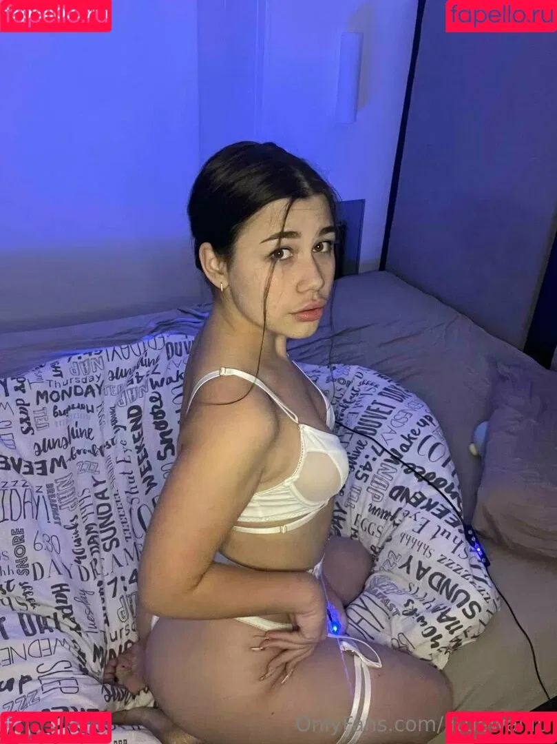 littlewaiifu Onlyfans Photo Gallery 