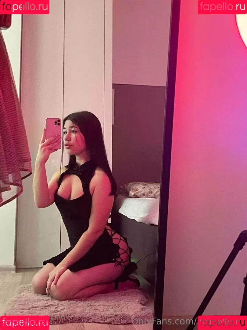 littlewaiifu Onlyfans Photo Gallery 