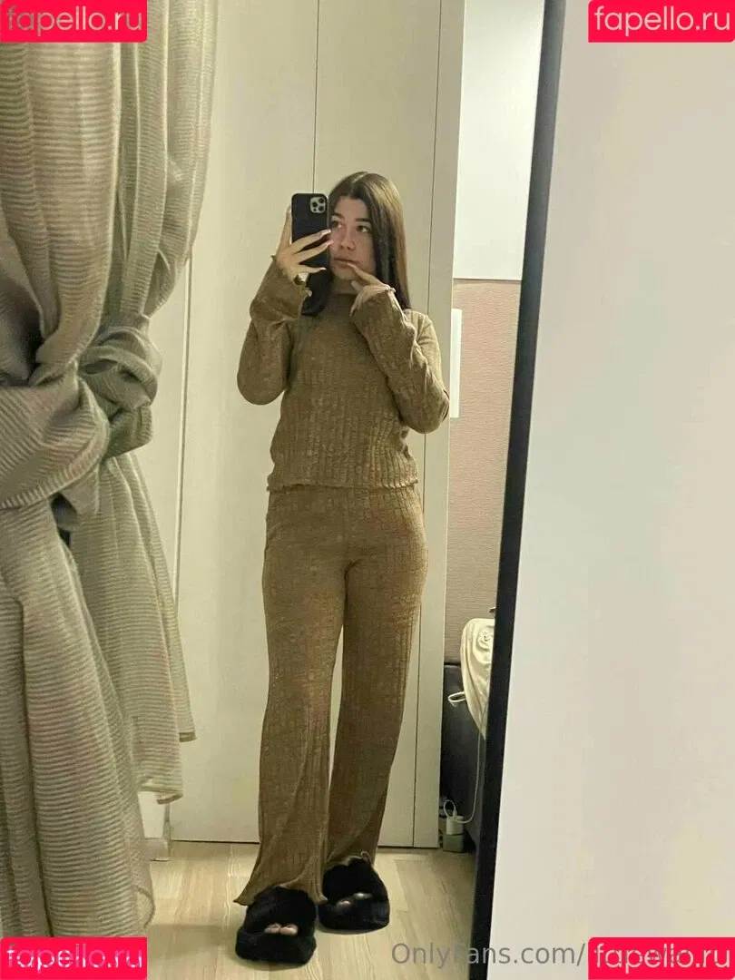 littlewaiifu Onlyfans Photo Gallery 
