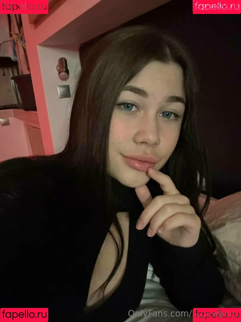 littlewaiifu Onlyfans Photo Gallery 