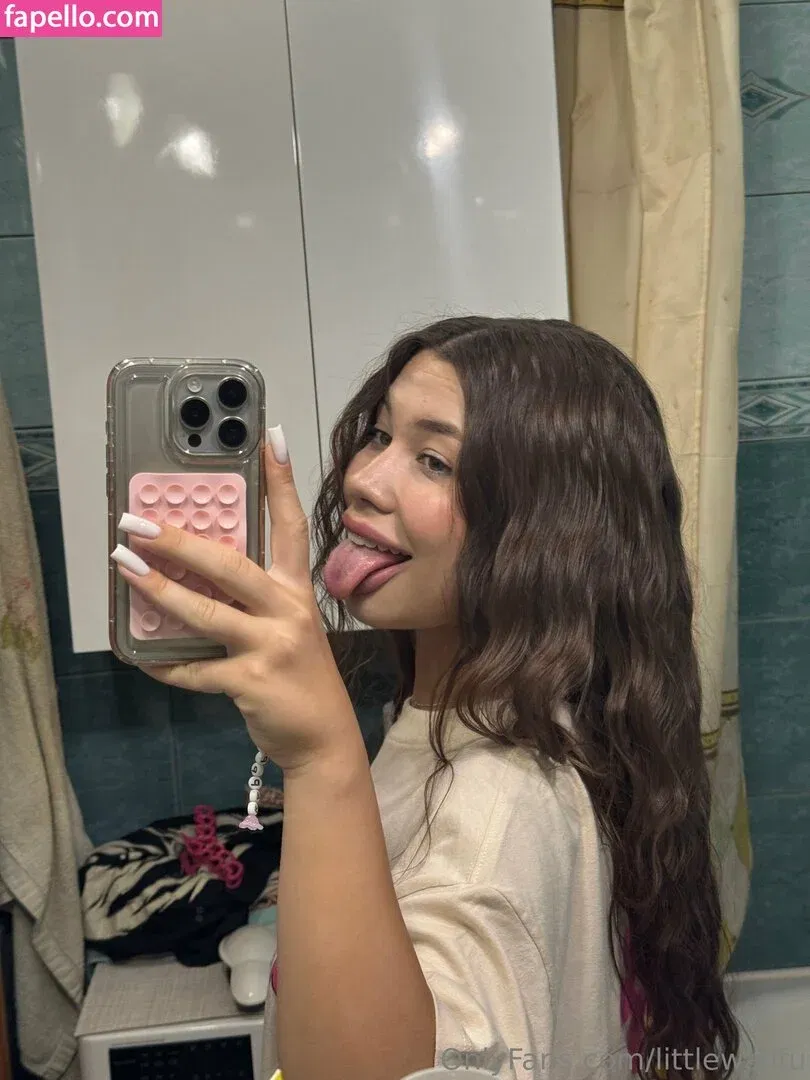 littlewaiifu Onlyfans Photo Gallery 