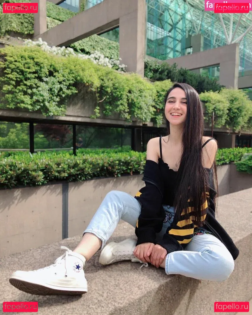 Midna Onlyfans Photo Gallery 