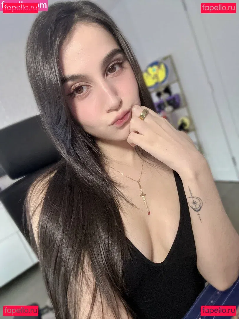 Midna Onlyfans Photo Gallery 