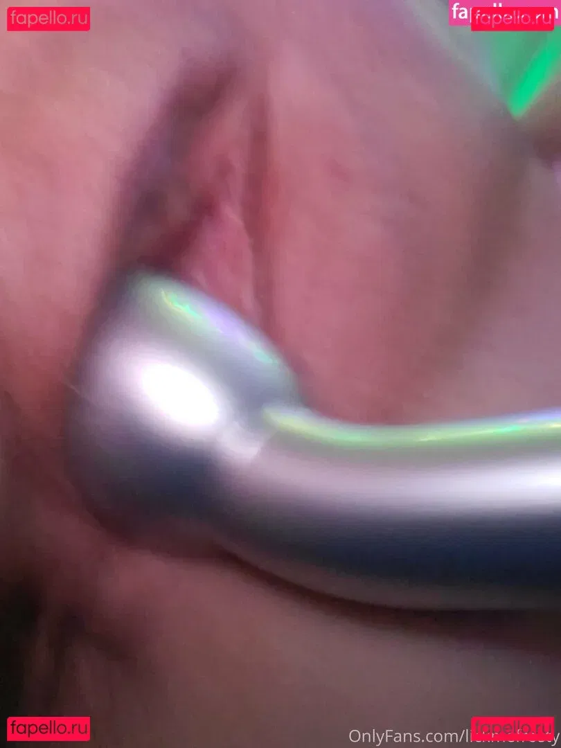 lickmefrosty Onlyfans Photo Gallery 