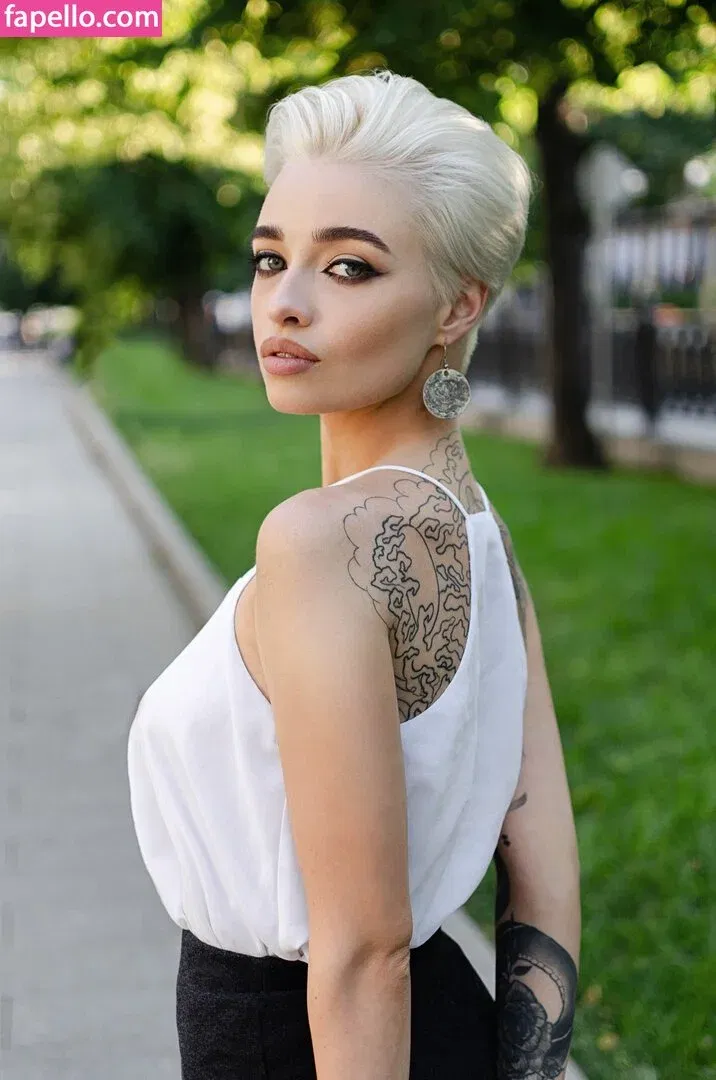 farruhhhamraeva Onlyfans Photo Gallery 