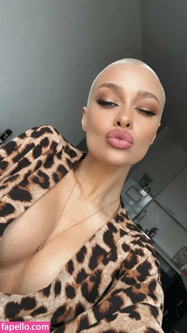 farruhhhamraeva Onlyfans Photo Gallery 