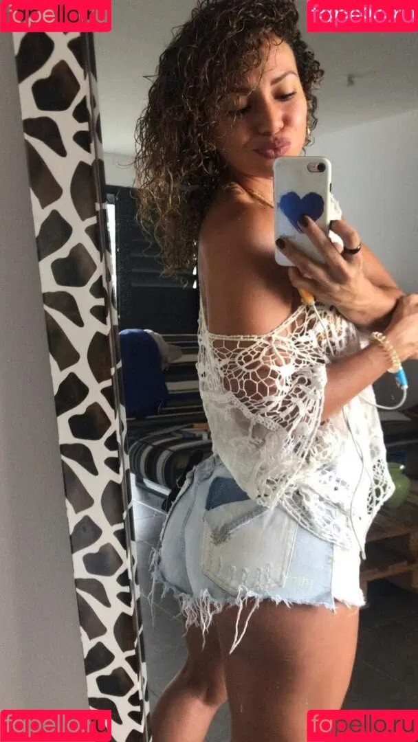 Soft Peach Yoga Onlyfans Photo Gallery 