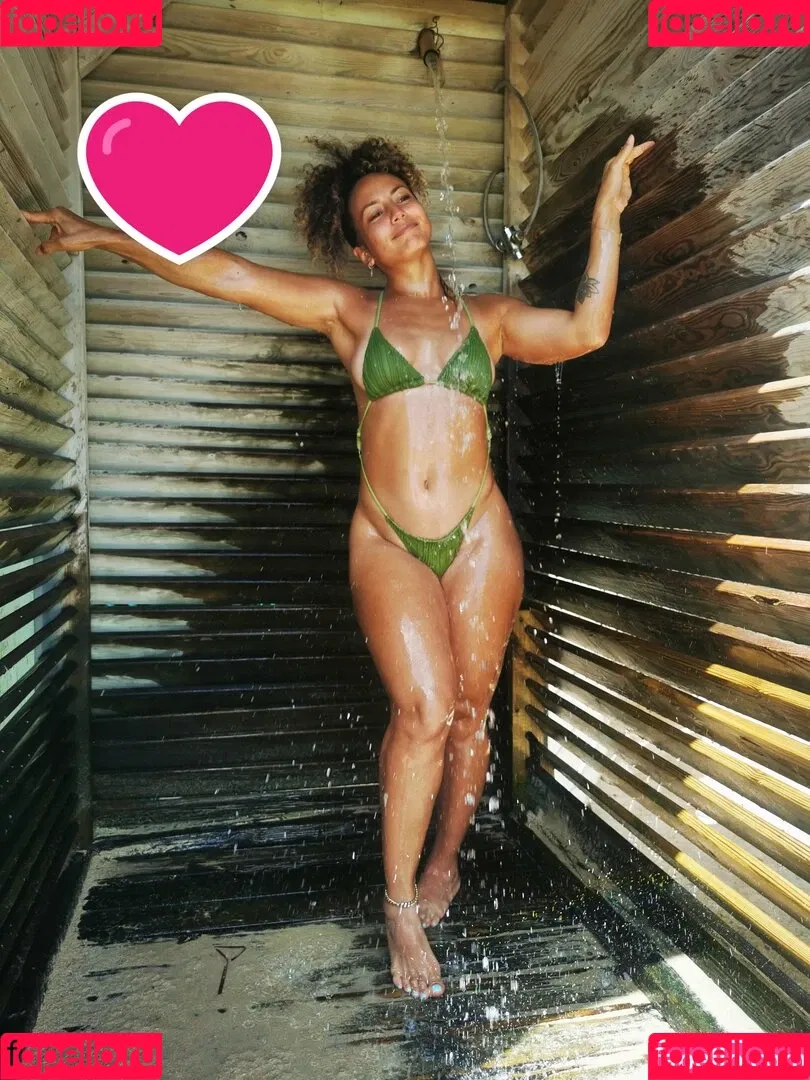 Soft Peach Yoga Onlyfans Photo Gallery 