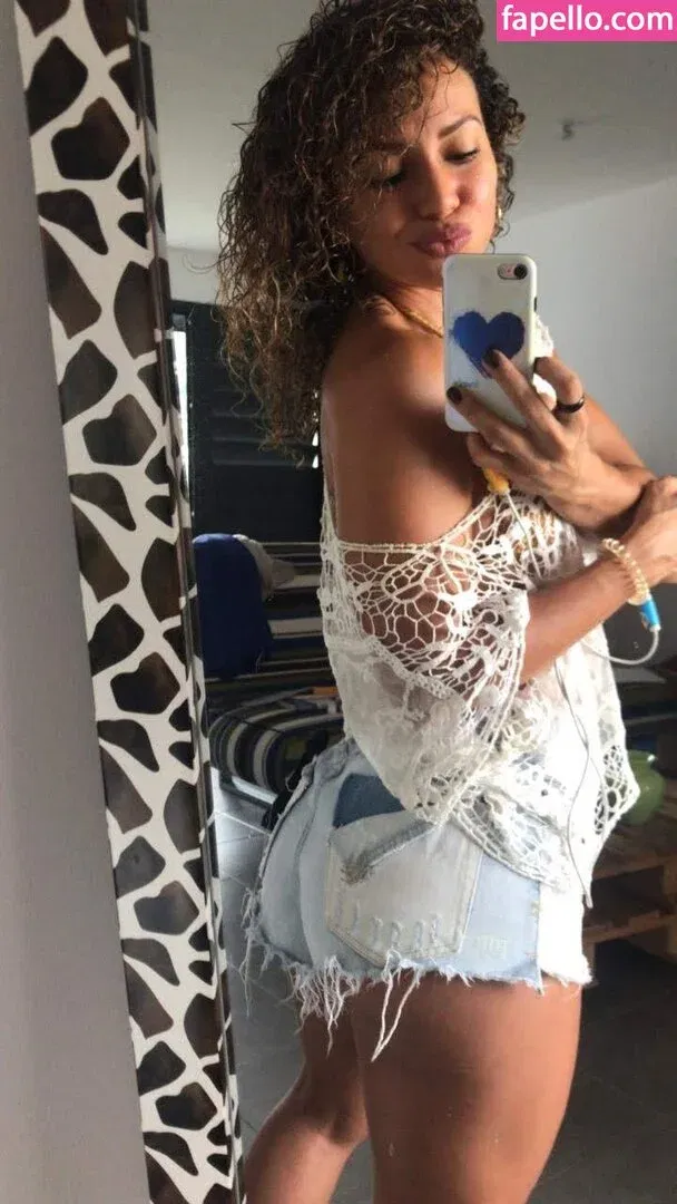 Soft Peach Yoga Onlyfans Photo Gallery 